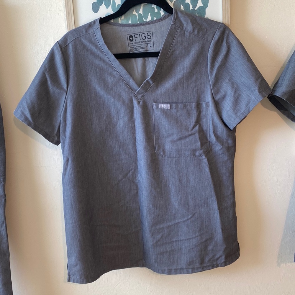 Set of 2 Figs scrub tops